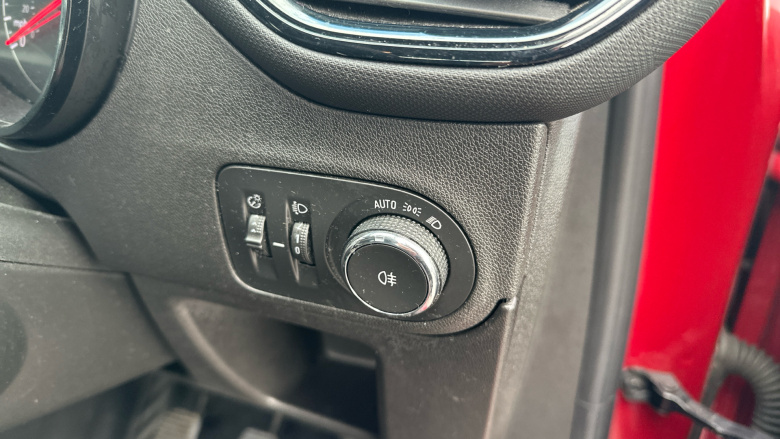 Vauxhall Crossland 1.2 Design 5dr Petrol Hatchback